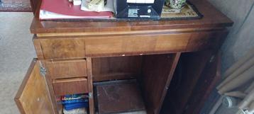 Oude naaimachine  beschikbaar voor biedingen