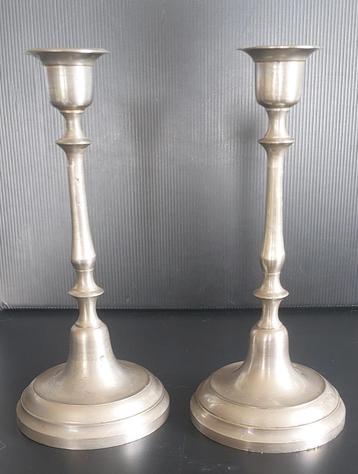 Set 2 tinnen / messing kandelaars beschikbaar voor biedingen