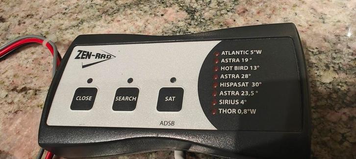 Zen Rad Automatische Satelliet zoek box., Caravans en Kamperen, Mobilhome-accessoires, Zo goed als nieuw, Ophalen of Verzenden