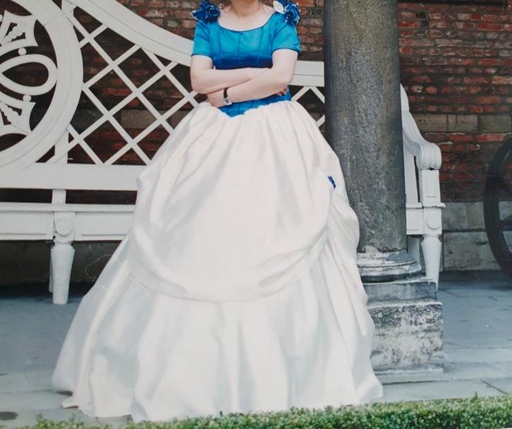 Elegante Satijnen Verlovings of Trouwkleed Met Sleep, Kleding | Dames, Trouwkleding en Trouwaccessoires, Zo goed als nieuw, Blauw