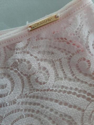 Roze bh en slip beschikbaar voor biedingen