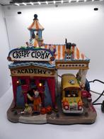 Lemax Spookytown  stuk  - Creepy clown academy, Diversen, Ophalen of Verzenden, Nieuw