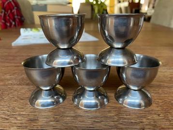 Eierdopjes inox beschikbaar voor biedingen