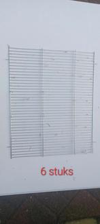 Voorfronten, eetbakjes, drinkpompjes, Enlèvement