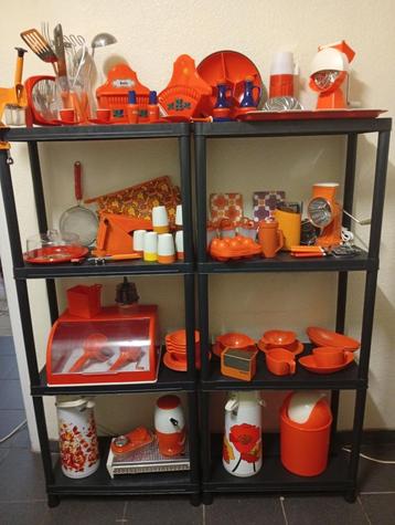 Verzameling vintage objecten uit de jaren 70 voor de keuken  beschikbaar voor biedingen