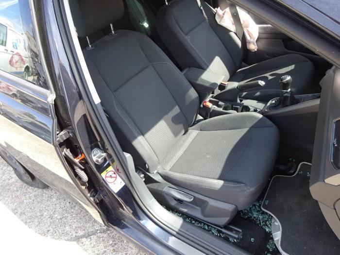 Siège droit d'un Volkswagen Polo, Autos : Pièces & Accessoires, Habitacle & Garnissage, Volkswagen, Utilisé, 3 mois de garantie