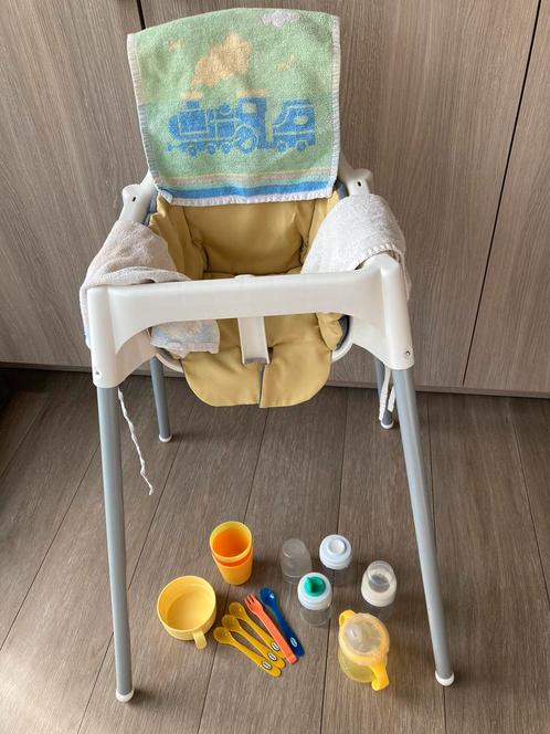 Ikea kinderstoel met eet en drink set geel blauw, Kinderen en Baby's, Kinderstoelen, Zo goed als nieuw, Aanschuifbaar, Ophalen of Verzenden