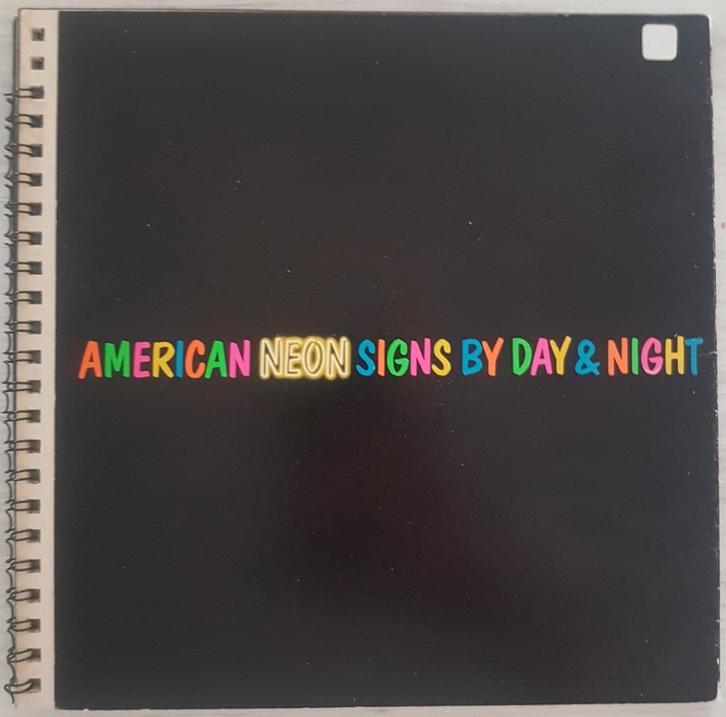 American Neon Signs by Day & Night - Toon Michiels - 1980, Livres, Art & Culture | Arts plastiques, Utilisé, Enlèvement ou Envoi