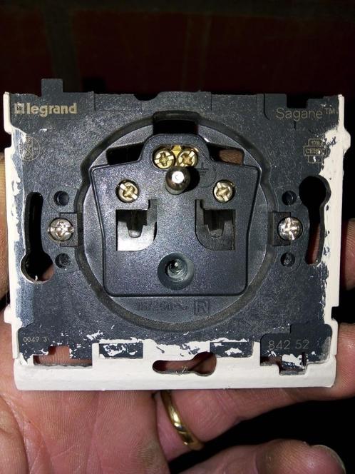 stopcontacten en schakelaars, Doe-het-zelf en Bouw, Elektriciteit en Kabels, Gebruikt, Stopcontact, Ophalen