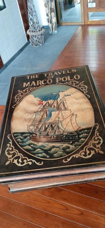 WOONKAMERTAFEL IN DE VORM VAN BOEKEN -MARITIEM THEMA beschikbaar voor biedingen