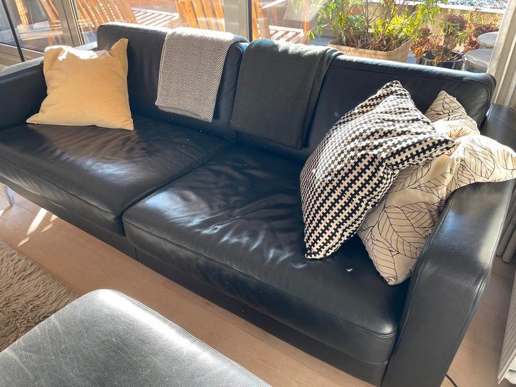 Siège en cuir noir intemporel - très bon état, Maison & Meubles, Canapés | Salons, Comme neuf, Enlèvement