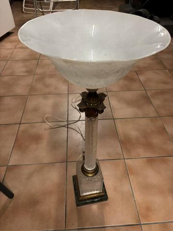 Staanlamp beschikbaar voor biedingen