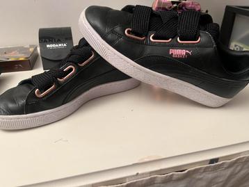 Sneakers Puma beschikbaar voor biedingen
