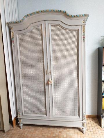 Ensemble Louis XVI : Spacieuse Garde-robe & Lit double beschikbaar voor biedingen