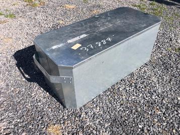 Metalen opbergkist beschikbaar voor biedingen