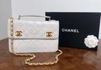 Sac à main Chanel vintage à double verrouillage, Bijoux, Sacs & Beauté, Sacs | Sacs Femme, Enlèvement ou Envoi