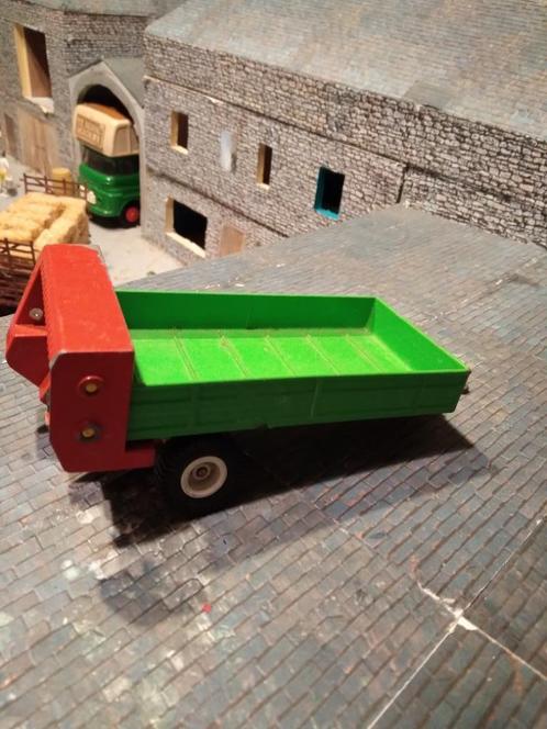 Siku groene en rode mestverspreider, Hobby en Vrije tijd, Modelauto's | 1:32, Gebruikt, Tractor of Landbouw, SIKU, Ophalen of Verzenden