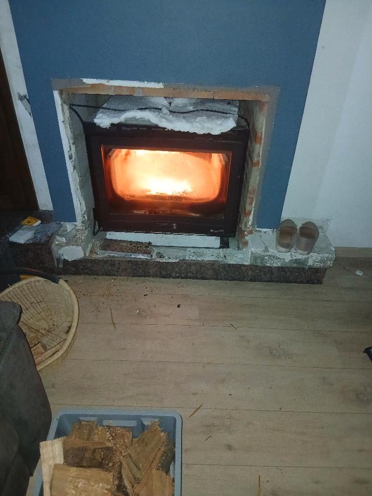 Poêle a bois insert ventilateur, Maison & Meubles, Poêles, Comme neuf, Encastré, Poêle à bois, Bois, Enlèvement