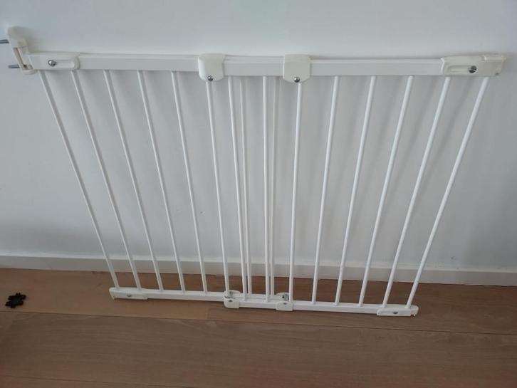 Porte d'escalier Ebba neuf, Enfants & Bébés, Barrières, Neuf, Clôture à vis, 100 à 115 cm, Enlèvement