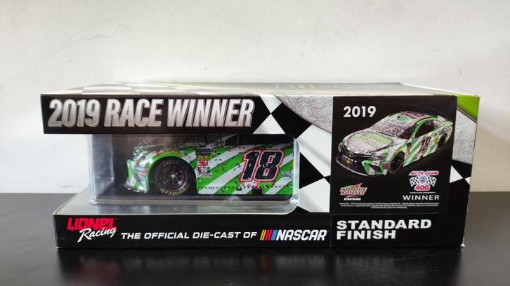 Lionel NASCAR Toyota Gibbs Kyle Busch 200th race win 1/24, Hobby en Vrije tijd, Modelauto's | 1:24, Zo goed als nieuw, Auto, Overige merken