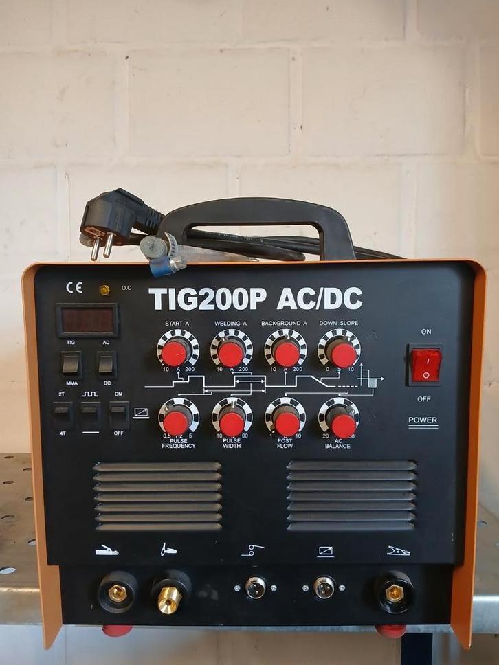 TIG200P AC/DC met voetpedaal & electrodehouder + gasregelaar, Doe-het-zelf en Bouw, Gereedschap | Lasapparaten, Gebruikt, Tig