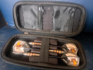 Red Dragon darts bommetjes  beschikbaar voor biedingen