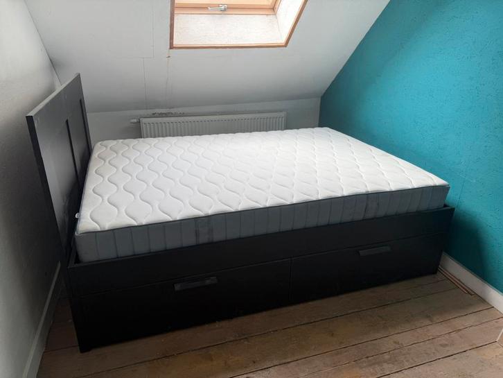 Bed met schuiven 140cm breedt en 200cm lang, Huis en Inrichting, Slaapkamer | Boxsprings, Zo goed als nieuw, Ophalen