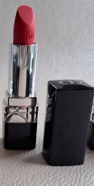 Nieuwe Dior Lippenstift Kleur 888 beschikbaar voor biedingen