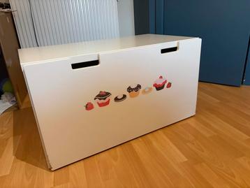 Ikea speelgoedkist met bankje beschikbaar voor biedingen