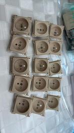 Stopcontact plaatjes 15 stuks, Doe-het-zelf en Bouw, Elektriciteit en Kabels, Ophalen of Verzenden