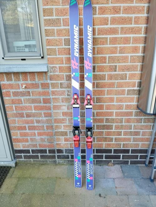 Prachtige skilatten + skistokken en opbergtas.    (DYNAMIC), Sport en Fitness, Skiën en Langlaufen, Zo goed als nieuw, Ski's, Ski