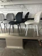 Table avec chaises, Enlèvement