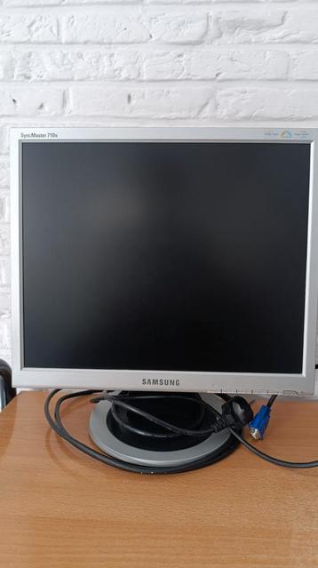 17inch computer scherm  beschikbaar voor biedingen