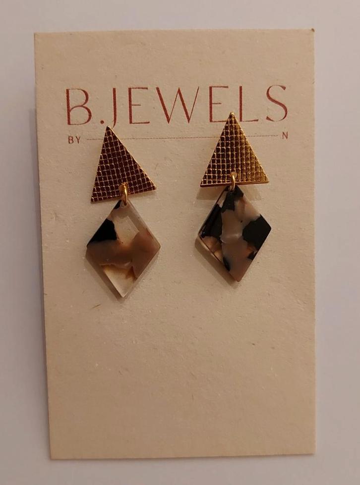 NIEUW: oorbellen B.JEWELS by N, Handtassen en Accessoires, Oorbellen, Nieuw, Hangers, Overige materialen, Bruin, Ophalen of Verzenden