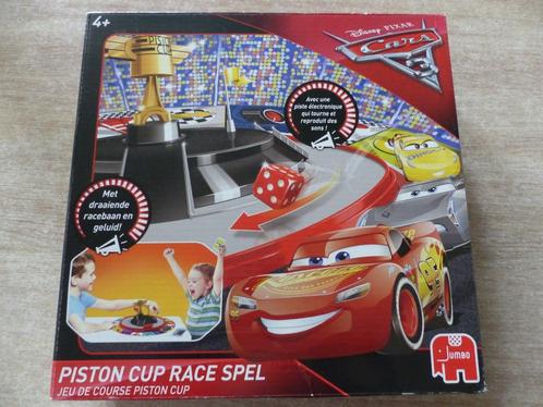 Spel Cars: Piston cup race spel, Hobby en Vrije tijd, Gezelschapsspellen | Bordspellen, Zo goed als nieuw, Een of twee spelers