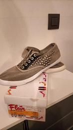 Nieuwe grijze sneakers met studs, Ophalen of Verzenden, Nieuw, Sneakers