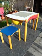 Vintage Lego tafeltje en twee krukjes, Kinderen en Baby's, Speelgoed | Duplo en Lego, Ophalen, Gebruikt
