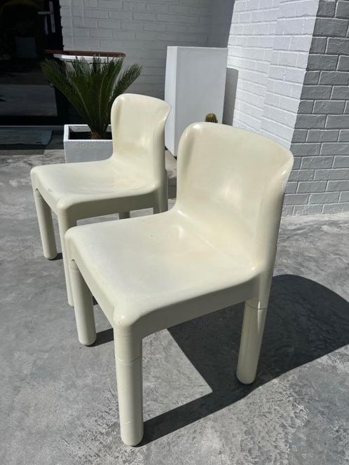 TWEE VINTAGE 1972  KARTELL CHAIR BY CARLO BARTOLI, Huis en Inrichting, Stoelen, Gebruikt, Twee, Kunststof, Wit, Ophalen