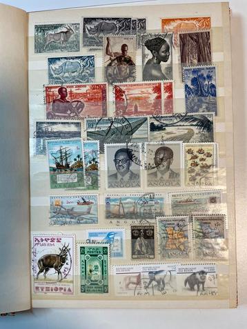 Boekje vol postzegels van heel Afrika beschikbaar voor biedingen