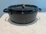 Caviar ovale Staub La Cocotte 33 cm en excellent état, Enlèvement ou Envoi, Comme neuf, Poêle à frire ou Sauteuse, Plaque céramique