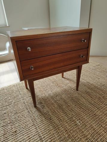 Vintage kastje – mooie retro look! beschikbaar voor biedingen