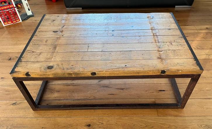 Table de salon industrielle, pièce unique, Maison & Meubles, Tables | Tables de salon, Enlèvement