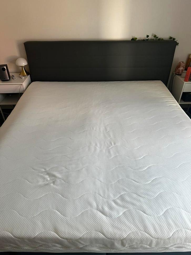 Lit king size 180/200 Box Spring - février 2024, Huis en Inrichting, Slaapkamer | Boxsprings, Zo goed als nieuw, 180 cm, 200 cm
