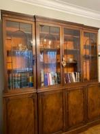 Fijn afgewerkte grote kast met vitrine, Ophalen