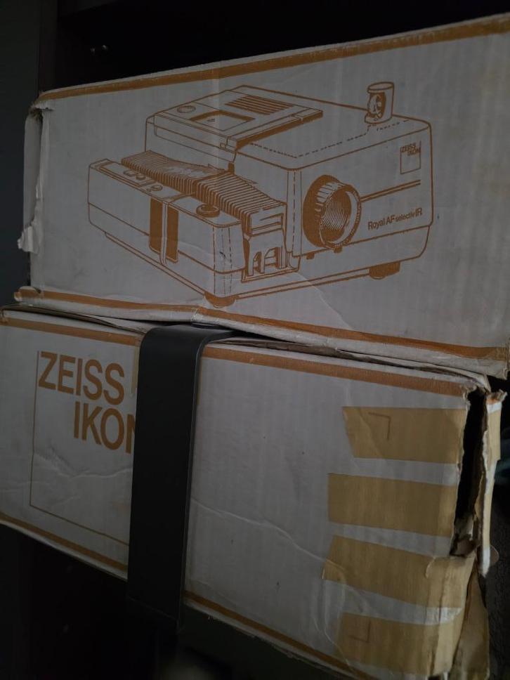 2 zeiss diaprojectors, Audio, Tv en Foto, Diaprojectoren, Zo goed als nieuw, Ophalen