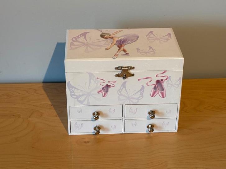 Boîte a bijoux musicale avec balerine qui danse, Handtassen en Accessoires, Beautycases, Zo goed als nieuw, Ophalen of Verzenden