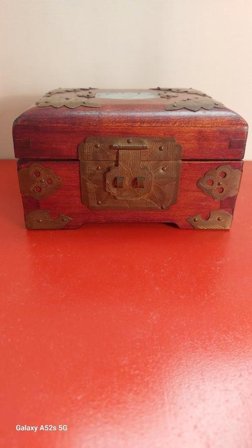 Chinees juwelen opbergdoos., Handtassen en Accessoires, Beautycases, Zo goed als nieuw, Bruin, Met slot, Ophalen of Verzenden