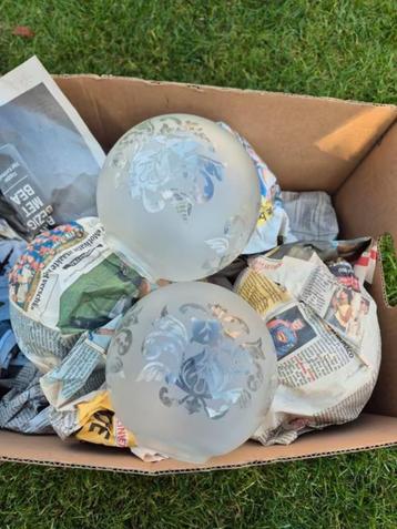 12 bollen voor verlichting beschikbaar voor biedingen