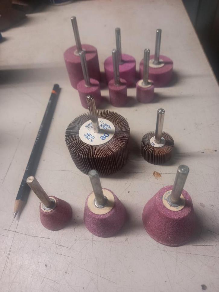 schuurwiel lamellen,slijpsteen op as 6mm, Doe-het-zelf en Bouw, Gereedschap | Handgereedschap, Ophalen of Verzenden