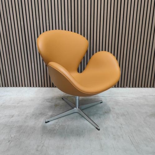 Fritz Hansen Swan Chair in Cognac Leder, Huis en Inrichting, Fauteuils, Nieuw, Leer, 50 tot 75 cm, 75 tot 100 cm, Ophalen of Verzenden